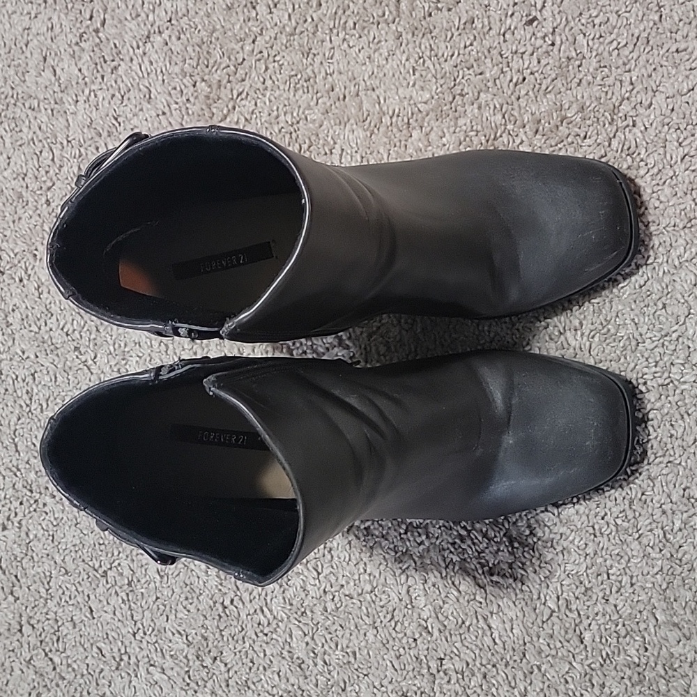 Forever 21 heeled zip up bootie size 8.5 brown/grey